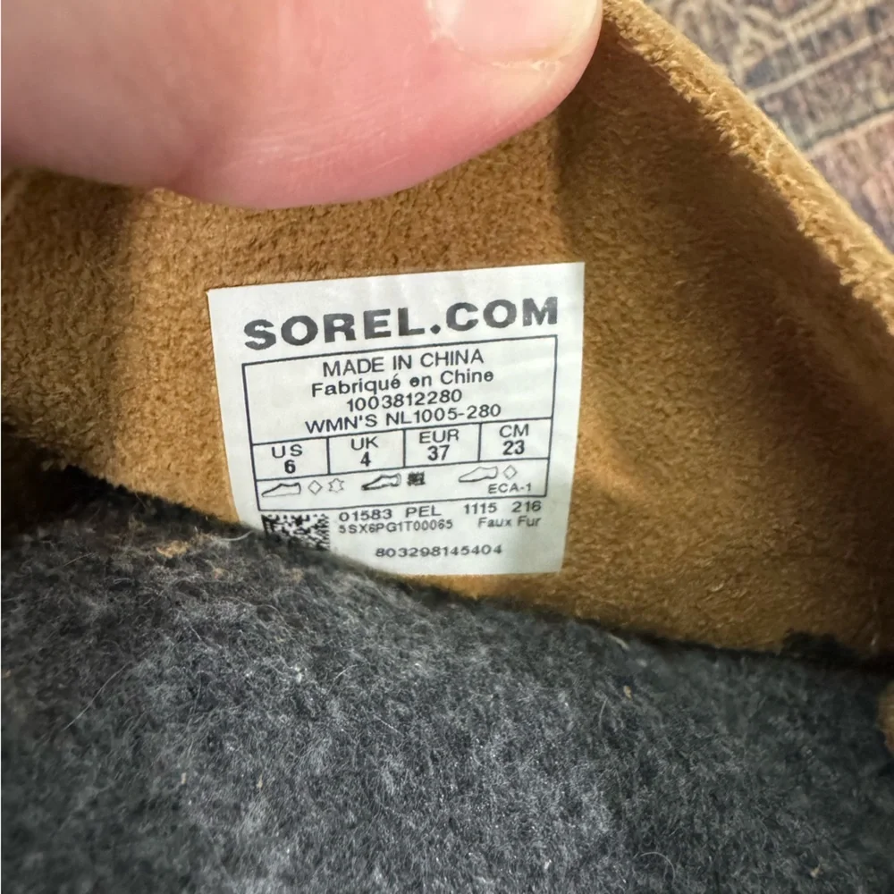 Sorel Caribou Waterproof Winter Boots 6 *flaw*